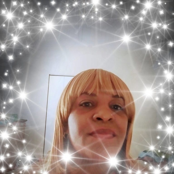 Meet your Posher, Lynette - Picture 1 of 1